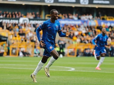 Madueke lập hattrick, Chelsea vùi dập Wolves trong trận cầu 8 bàn thắng