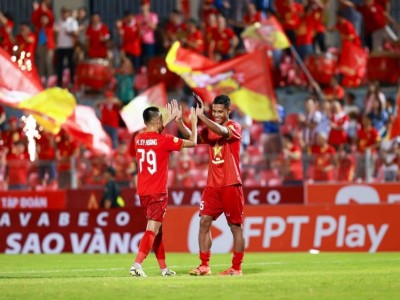 Sao Việt kiều Pháp ghi bàn ngay trận đầu tiên ở V-League, HLV Việt Nam nói gì?