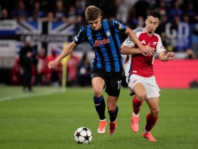 Sao Arsenal chơi tệ nhất trước Atalanta được khuyên giải nghệ