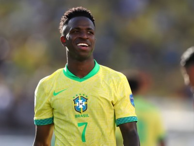 Vinicius 'hóa tượng' khiến NHM không khỏi bất ngờ