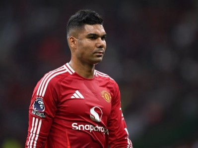 Chỉ một hình ảnh, vợ Casemiro đáp trả chỉ trích sau trận thua Liverpool