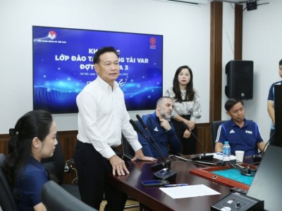 FIFA cử chuyên gia sang 'giúp sức' bóng đá Việt Nam