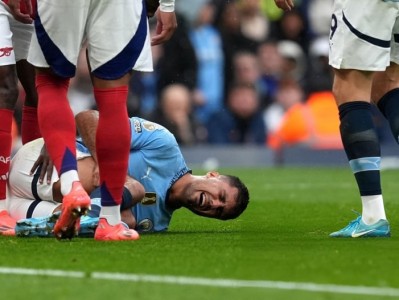 Pep 'mơ hồ' chấn thương của trụ cột trong trận hòa Arsenal