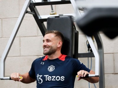 Vừa đón tân binh, MU lập tức nhận tin không vui từ Luke Shaw