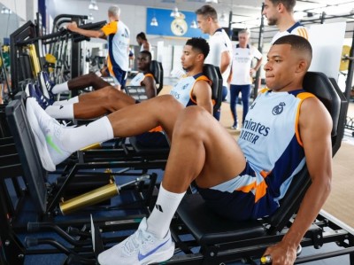 Mbappe và Bellingham 'đạp cỏ, sẵn sàng mùa giải mới cùng Real