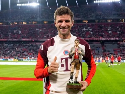 Thomas Muller phá vỡ kỷ lục đáng kinh ngạc của huyền thoại Barca