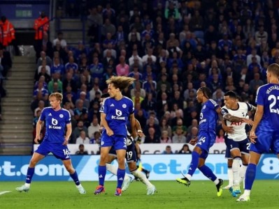 Vardy lập công, Tottenham chia điểm đáng tiếc với Leicester ngày ra quân