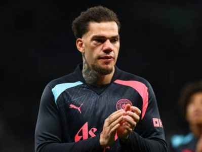 Man City ra giá bán Ederson cho Al-Nassr