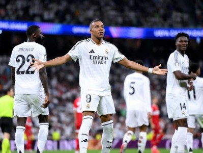 Mbappe ghi danh vào lịch sử Champions League