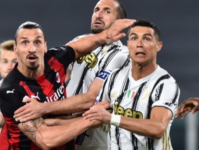 Mâu thuẫn với Ibrahimovic, Ronaldo bị thúc giục giải quyết trên võ đài