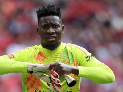 Cựu sao Manchester United choáng váng vì tuyên bố của Andre Onana