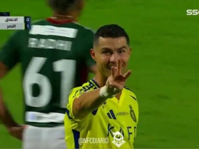 Giải mã màn ăn mừng của Ronaldo với con trai