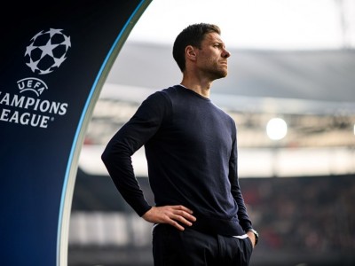 Xabi Alonso ngả mũ thán phục học trò