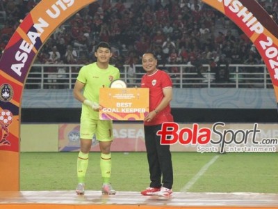 Thủ môn số 1 ĐT Indonesia bất ngờ làm fan của đàn em lứa U19