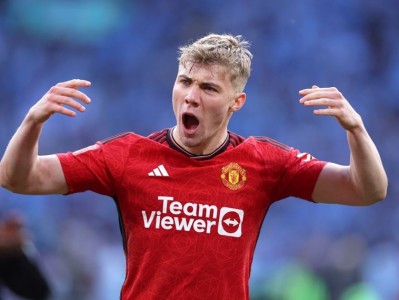 Manchester United nhận tin không vui về Rasmus Hojlund