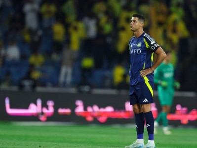 Ronaldo được thúc giục 'chạy ngay đi' sau thất bại của Al Nassr