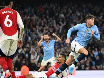 Bernardo Silva chế giễu Arsenal: 'Hôm nay chỉ có một đội chơi bóng'