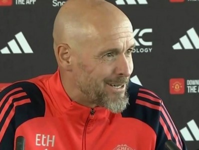 Erik ten Hag phản pháo Cristiano Ronaldo