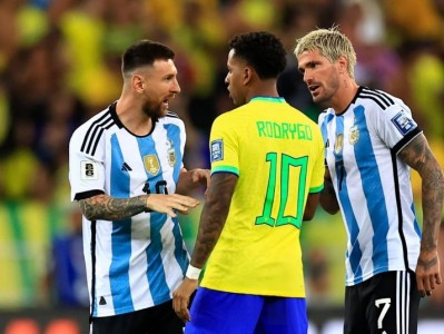 Bố Rodrygo thẳng thừng gọi Messi là 'tiểu nhân'