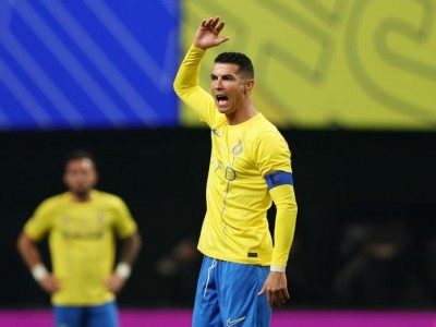 Thua đội hạng 2, NHM Al Nassr nói lời 'gan ruột' về Ronaldo